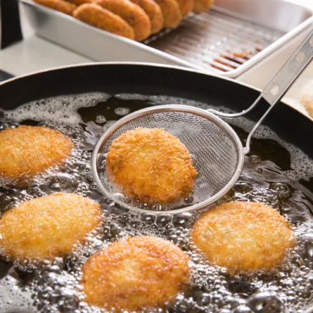 طرق مجربة للتخلص من رائحة قلي الطعام في المنزل