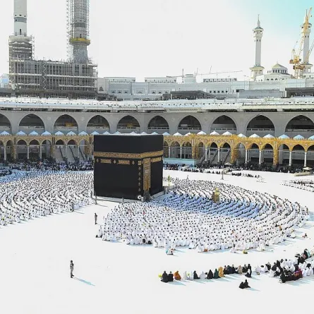 12 ألف كادر و200 ألف ساعة تطوعية لخدمة قاصدي المسجد الحرام في شهر رمضان. الصورة من "واس"