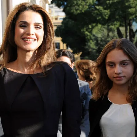 Queen Rania  and daughter Princess Iman on October 20, 2009 in Rome. AFP PHOTO / ANDREAS SOLARO