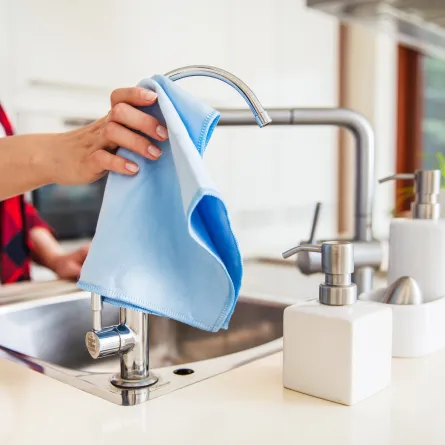 تنظيف الأسطح جيدًا للتخلص من الجراثيم 