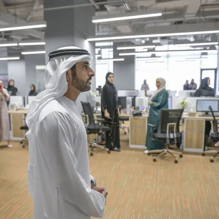 حمدان بن محمد يطلق الحملة الوطنية للتعريف ببرنامج الجينوم الإماراتي في دبي. الصورة من "وام"