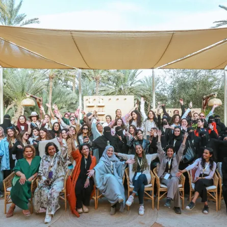 أليشا كيز تشارك في الجلسة الحوارية الثانية حول تمكين المرأة ضمن "لحظات العُلا" 