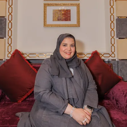 الفنانة التشكيلية مرفت الأمير-تصوير عبدالله الفالح 