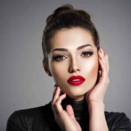 مكياج ناعم للمناسبات لفستان أسود