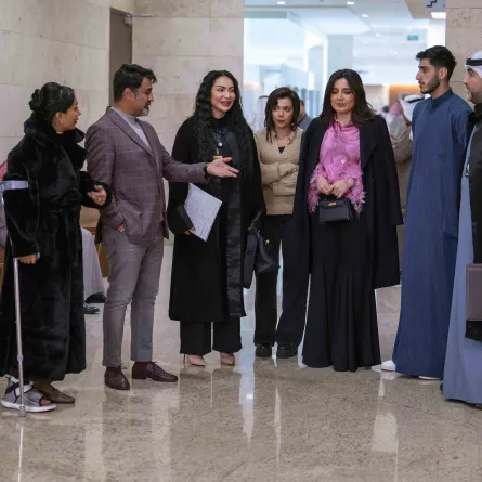  صورة من العمل