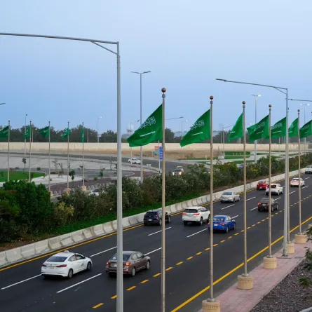 أمانة جدة تهيئ الطرق والميادين استعداداً لذكرى يوم العلم السعودي