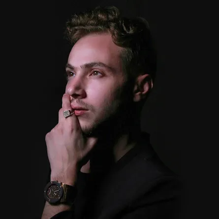 المصمم وسيم عواضة: لدي شغف بالأشكال الهندسية وأعشق زها حديد 