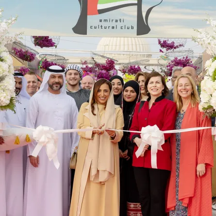 بدور القاسمي تفتتح مهرجان "اليوم العالمي" في أمريكية الشارقة. الصورة من "وام"