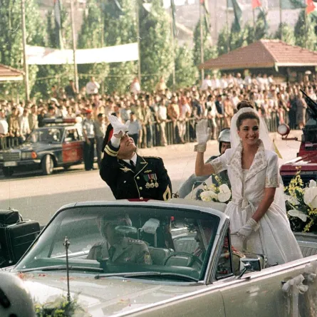 Jordanian Crown Prince Abdullah and his wife Rania on their wedding day in Amman. RABIH MOGHRABI / AFP