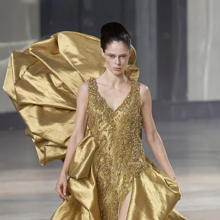 فساتين زفاف باللون الذهبي لعروس 2023 من غوراف غوبتا Gaurav Gupta