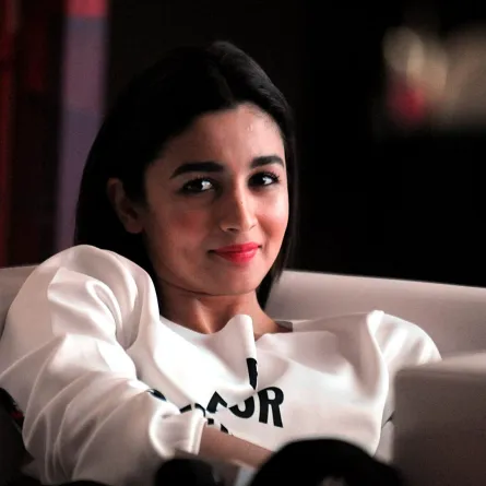Alia Bhatt in Mumbai late March 21, 2017. STR / AFP