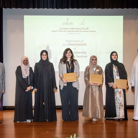 دعم الإبداع البحثي لطالبات جامعة زايد- الصورة من مركز حمدان بن محمد لإحياء التراث 