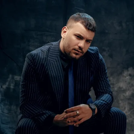 مسلم - صورة من صفحته على فيسبوك 