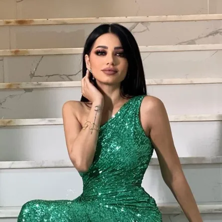 رحمة رياض  - صورة من صفحتها الرسمية على انستغرام