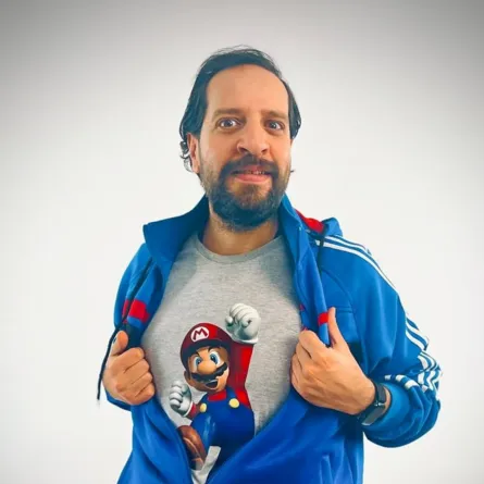 أحمد أمين - الصورة من صفحته الرسمية على الفيس بوك