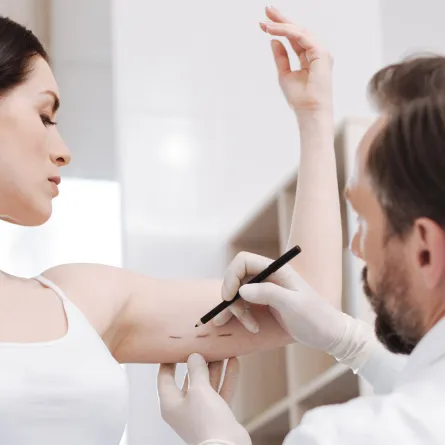 نحت الجسم بتقنية الفيزر «الرباعي الأبعاد» VASER Liposuction