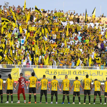 الاتحاد ينتصر على الفتح ويتمسك بصدارة الدوري السعودي