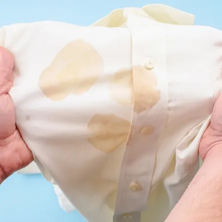 قميص ملوث بالبقع