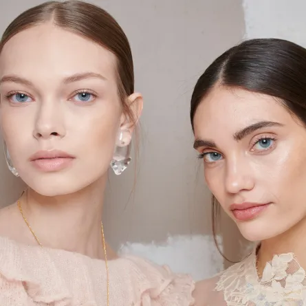 المكياج الطبيعي عنوان صيحات أسبوع باريس PFW FALL 2023 Best Looks