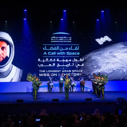 تواصل مباشر مع "سلطان النيادي" من خلال لقاء من الفضاء. الصورة من مكتب دبي الإعلامي