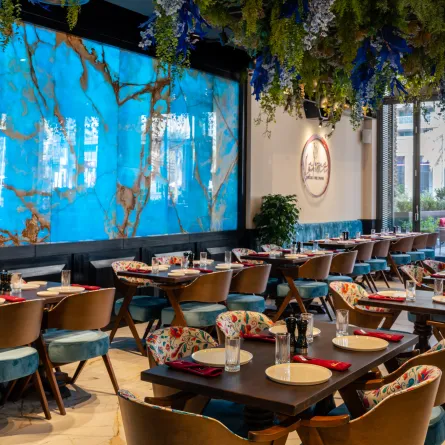  يشتق اسم "لاليزار" نفسه، من اللغة التركية وهو ما يعني "حدائق الزنبق"،