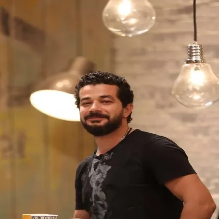 شريف سلامة صورة من صفحته على انستغرام 