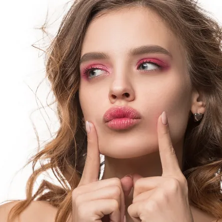 شفاه مقلوبة