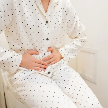 صورة تعبر عن تنميل بطن الأم بعد الولادة القيصرية