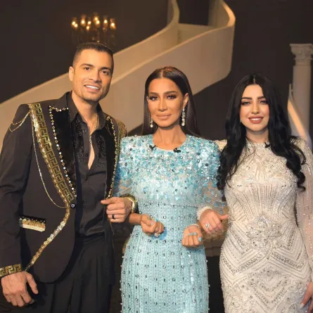 بسمة وهبة تتوسط حسن شاكوش وعروسه - الصورة من صفحة حسن شاكوش على الفيس بوك