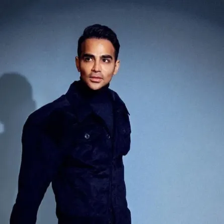 من الكويت مصمم الأزياء ظاهر باقر