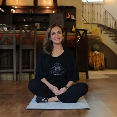 تمارين يوغا على الكرسي لتقوية العمود الفقري