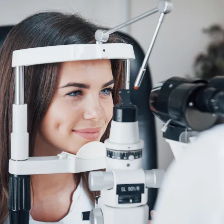 إعتام عدسة العين: كل ما تودين معرفته عن العملية ومضاعفاتها