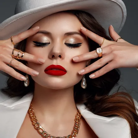 صيحات مكياج تعكس القوة لمناسبة يوم المرأة العالمي