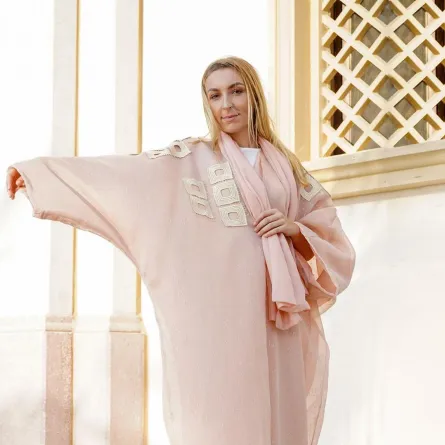 عباية من تصميم المصممة أماني الحبشي