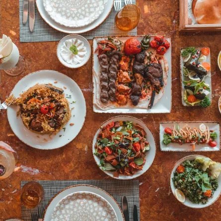 كمبينسكي مول الإمارات يقدم وجبتي الإفطار والسحور في رمضان