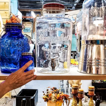 صورة تعبيرية لمحل تحف وأنتيكات