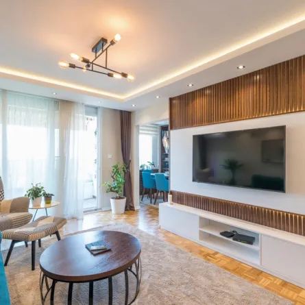 ديكور خشب للتلفزيون لافت للبصر