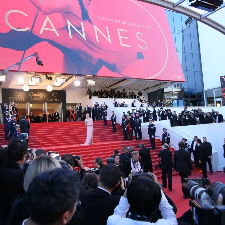 Uma Thurman attends the 'Ismael's Ghosts (Les Fantomes d'Ismael)' screening and Opening Gala during the 70th annual Cannes Film Festival at Palais des Festivals on May 17, 2017 in Cannes, France.