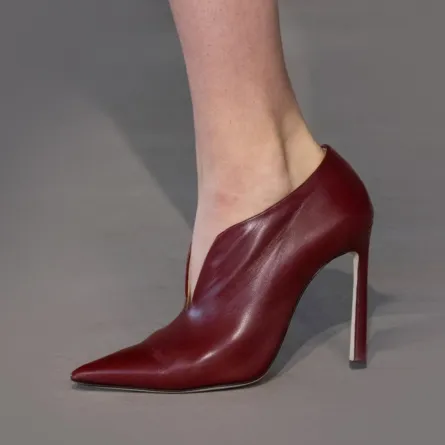 موديلات أحذية بلون البوردو لإطلالات مختلفة