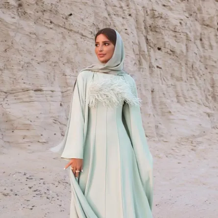 عبايات بألوان الباستيل تناسب اجواء عيد 2023 - الصورة من حساب وعد التركي على الانستغرام