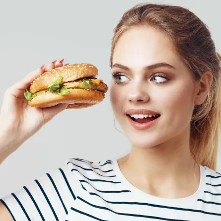 هل يزيد الصيام من اضطراب نهم الطعام؟ - الصورة من Shutterstock 