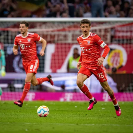 منتزعا صدارة الدوري الألماني.. بايرن ميونيخ يكتسح دورتموند برباعية