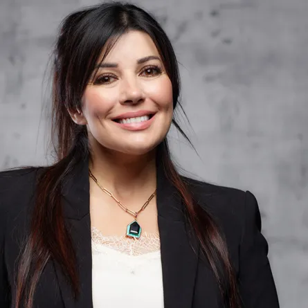 المصممة لينا جودي: الدمج في الأحجار الكريمة رمز للاتحاد