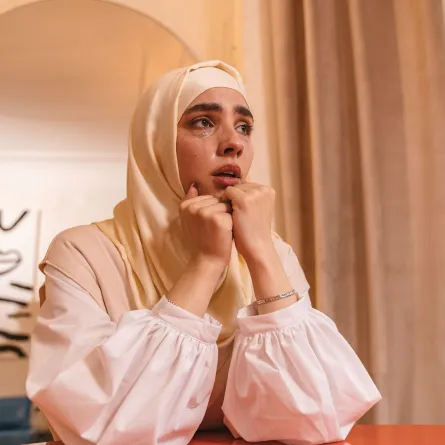 تفسير حلم البكاء بدموع بدون صوت للعزباء