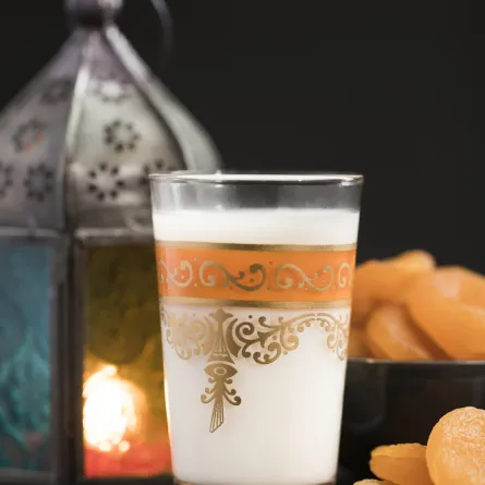 صورة لحليب الزعفران