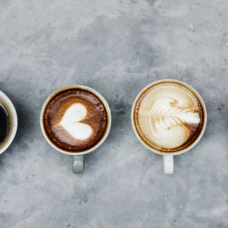  الحدود الآمنة للكافيين تقدر بنحو ٥٠ و٣٠٠ مللي جرام- freepik