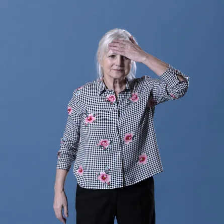 أبرز أعراض شلل الرعاش الإصابة بارتعاش الأطراف- مصدر الصورة: موقع freepik