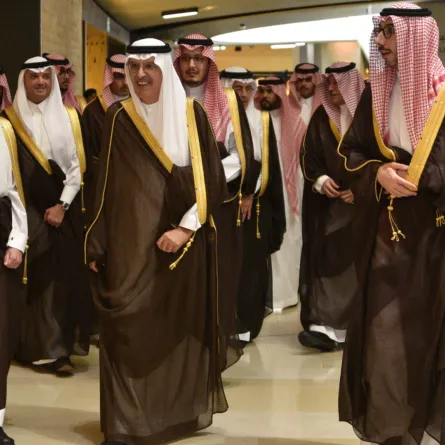 «ليلة البدر» جمعت روائع الشعر والفن في إثراء أمسية ثقافية فارسها الأمير بدر بن عبدالمحسن 