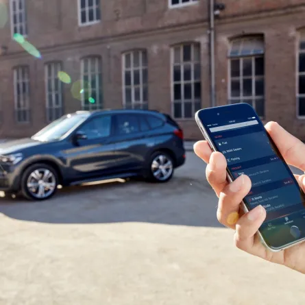 دخول السيارة بدون مفتاح من BMW