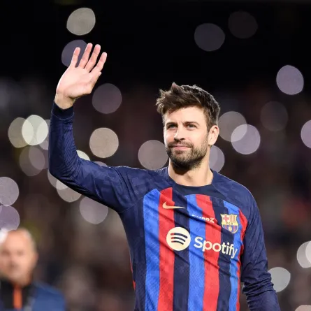  Gerard Pique waves at the end of the Spanish league football match between FC Barcelona and UD Almeria at the Camp Nou stadium in Barcelona on November 5, 2022. Josep LAGO / AFP